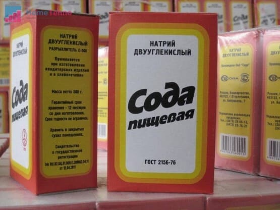 как почистить подошву утюга содой