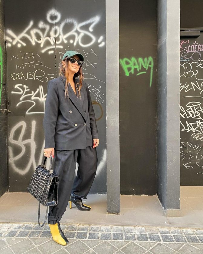 Модные образы street style осень-зима 2021-2022: последние тенденции на фото